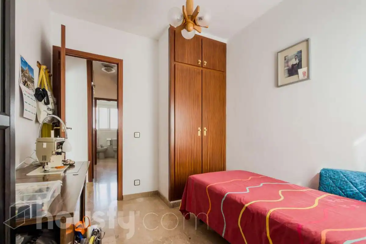 Bedroom of Houses for sale in Santa Coloma de Gramenet  with Air Conditioner, Heating and Private garden