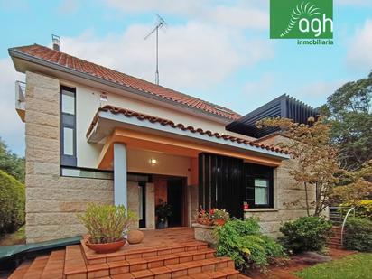 Vista exterior de Casa o xalet en venda en Oleiros amb Terrassa