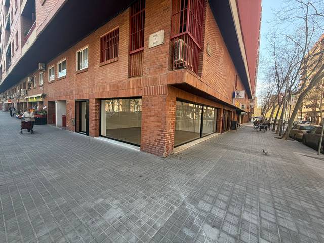 Local comercial en Alquiler en La Verneda i la Pau