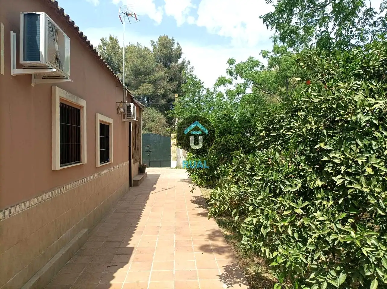Vista exterior de Casa o chalet en venta en Mairena del Aljarafe con Aire acondicionado, Jardín privado y Terraza