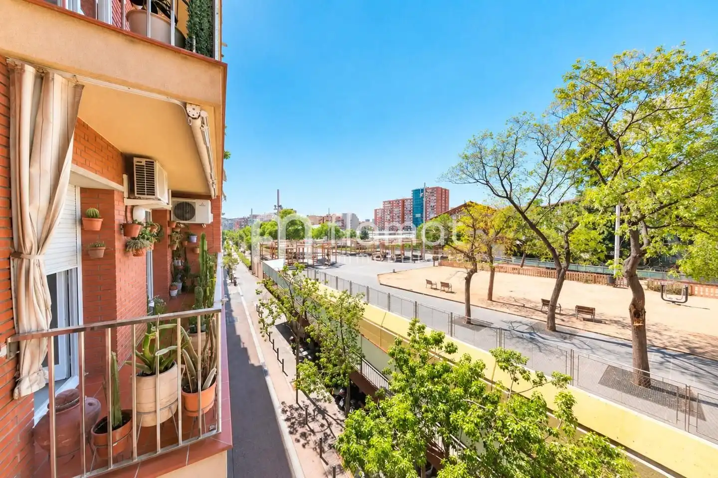 Appartamento con terrazza in vendita a Rambla de Badal, imagen 2