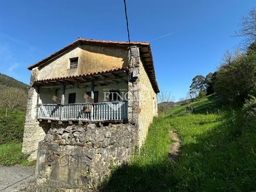 Casa con balcón en venta en Barrio Riancho
