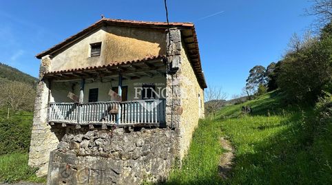 Casa de piedra a reformar con casi 5.000 metros de terreno en Riancho Ramales de la Victoria