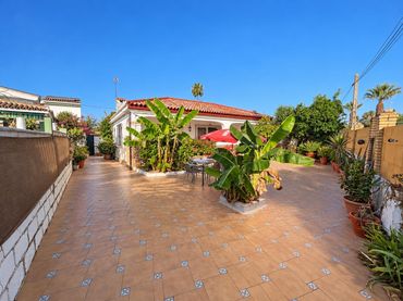 Villa con piscina in vendita a Calle ARNILLA