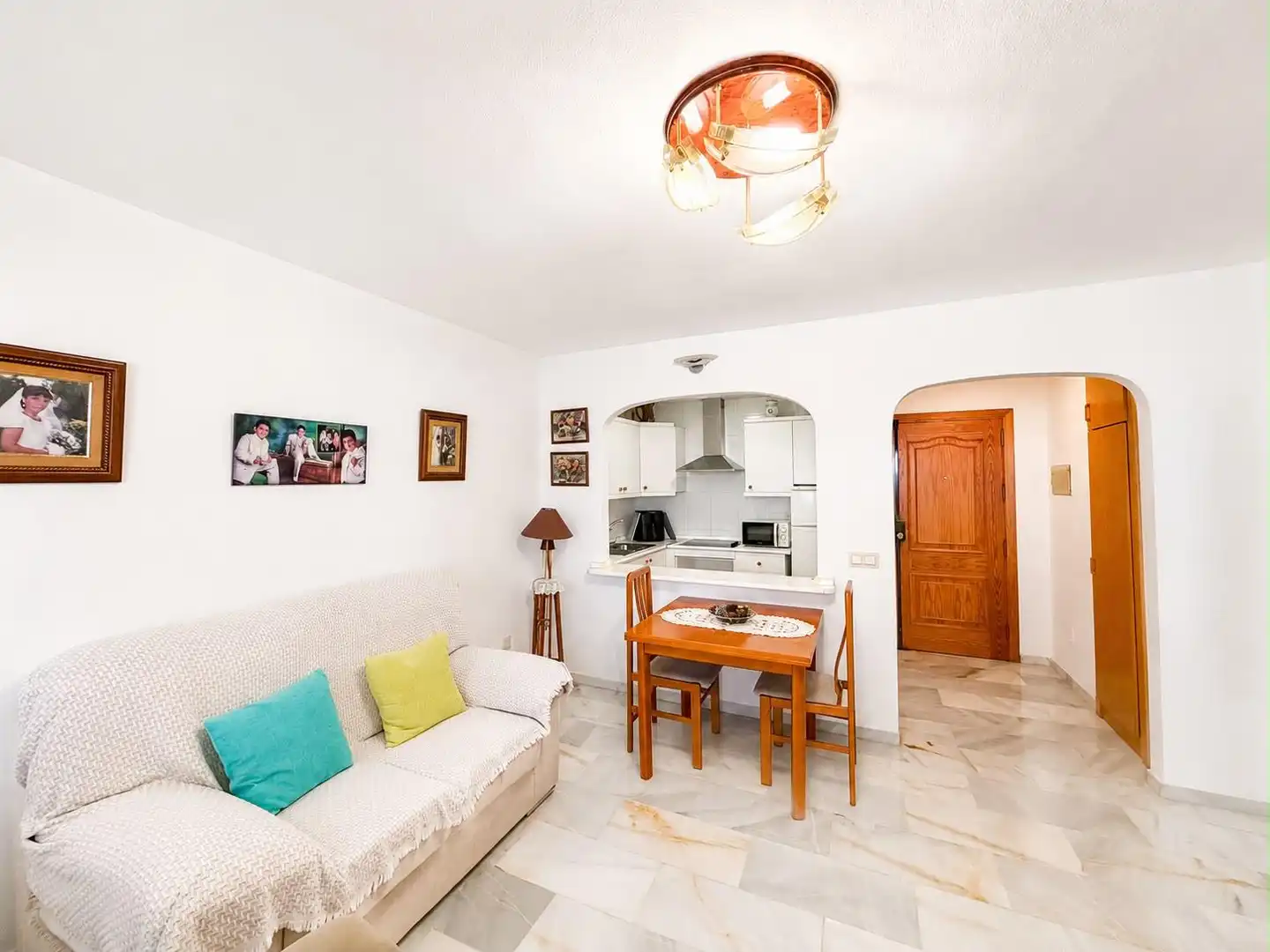 Living room of Flat for sale in Benalmádena  with Air Conditioner, Terrace and Furnished