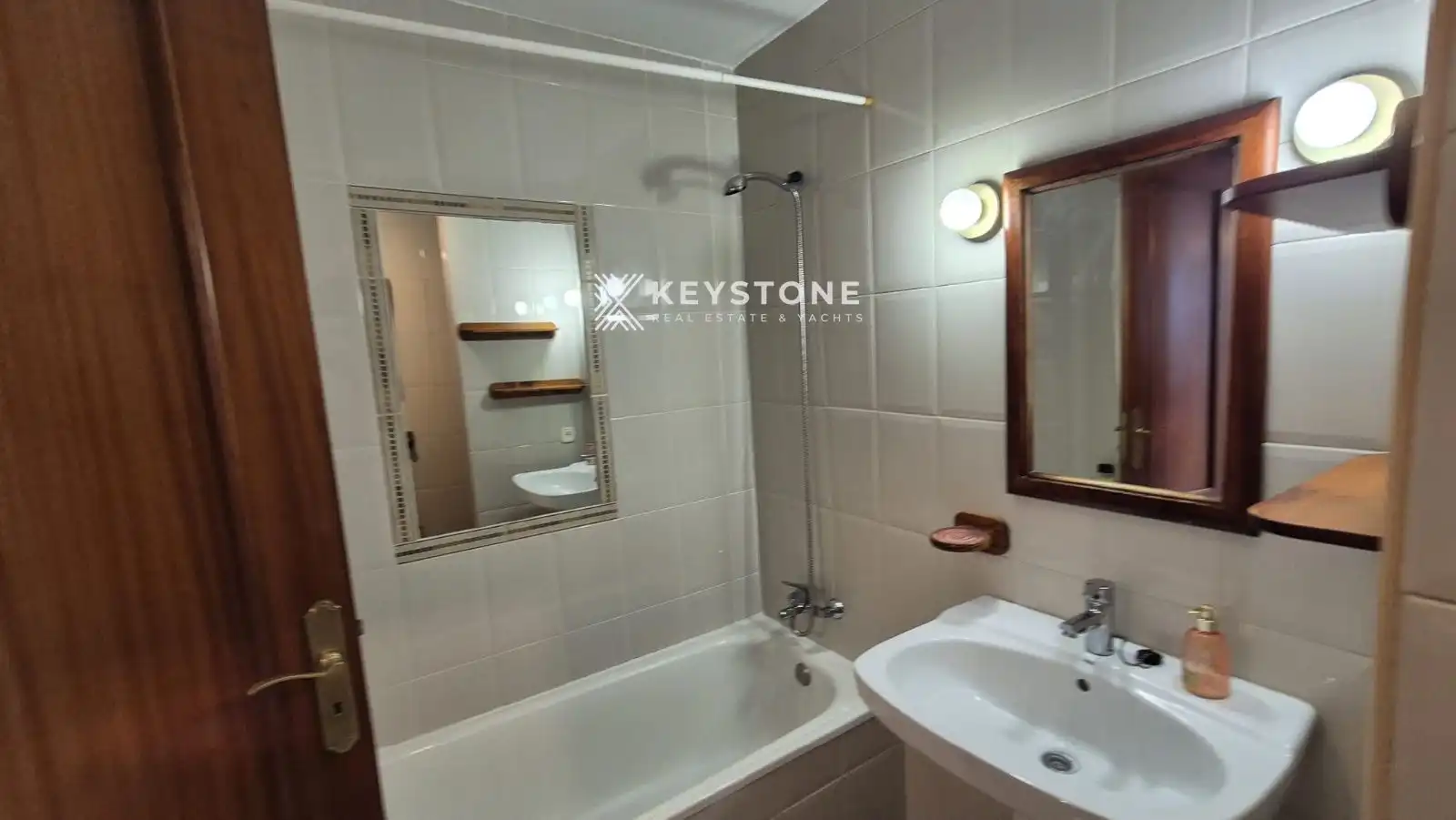 Bathroom of Attic for sale in  Palma de Mallorca  with Air Conditioner, Terrace and Storage room