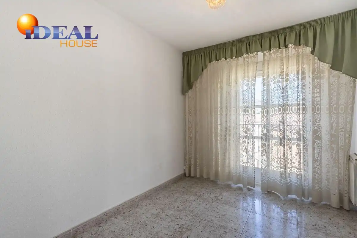 Bedroom of Flat for sale in Los Villares  with Furnished and Balcony
