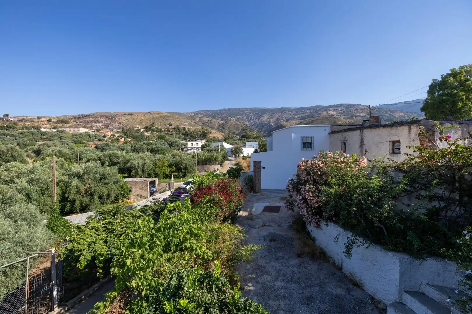 Vista exterior de Casa o xalet en venda en Órgiva amb Aire condicionat, Jardí privat i Terrassa