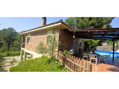Vista exterior de Casa o xalet en venda en Rubí amb Calefacció, Jardí privat i Terrassa