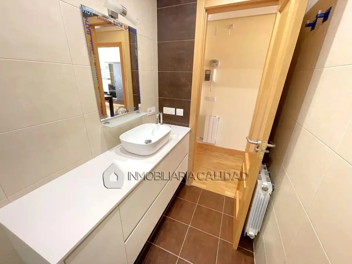 Badezimmer von Wohnung zur Miete in Burgos mit Heizung, Terrasse und Abstellraum