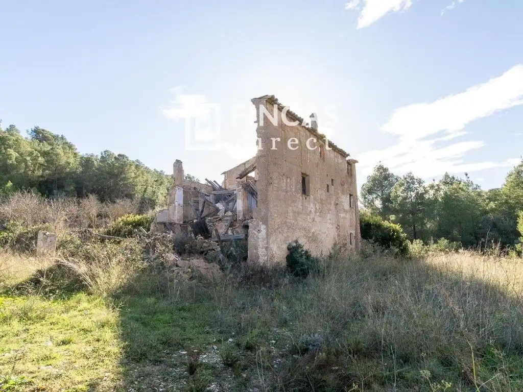 Finca rústica en venda en Benissanet