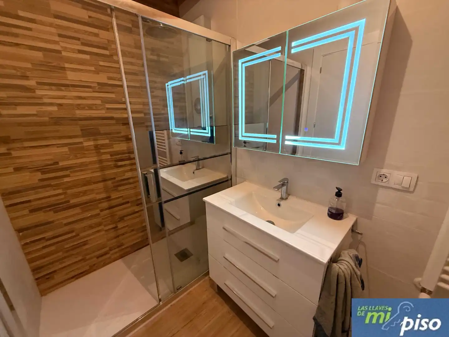 Bathroom of Flat for sale in Valladolid  with Heating, Parquet flooring and Terrace