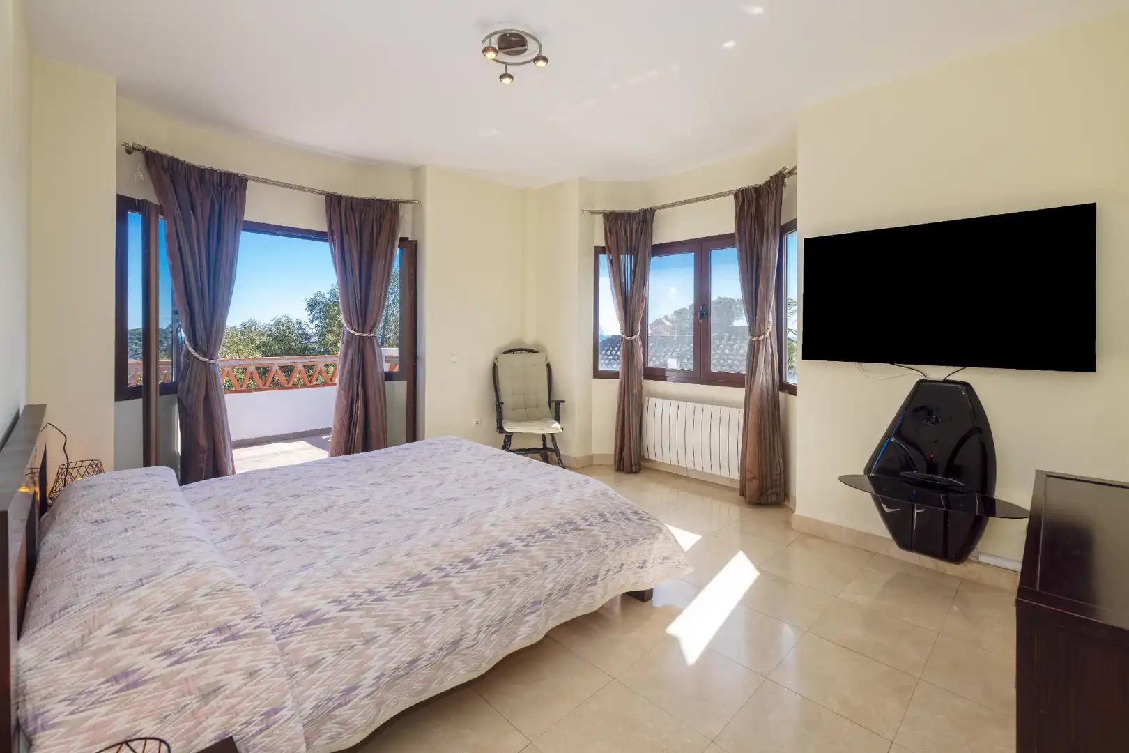 Dormitori de Casa o xalet en venda en Marbella amb Aire condicionat, Jardí privat i Terrassa