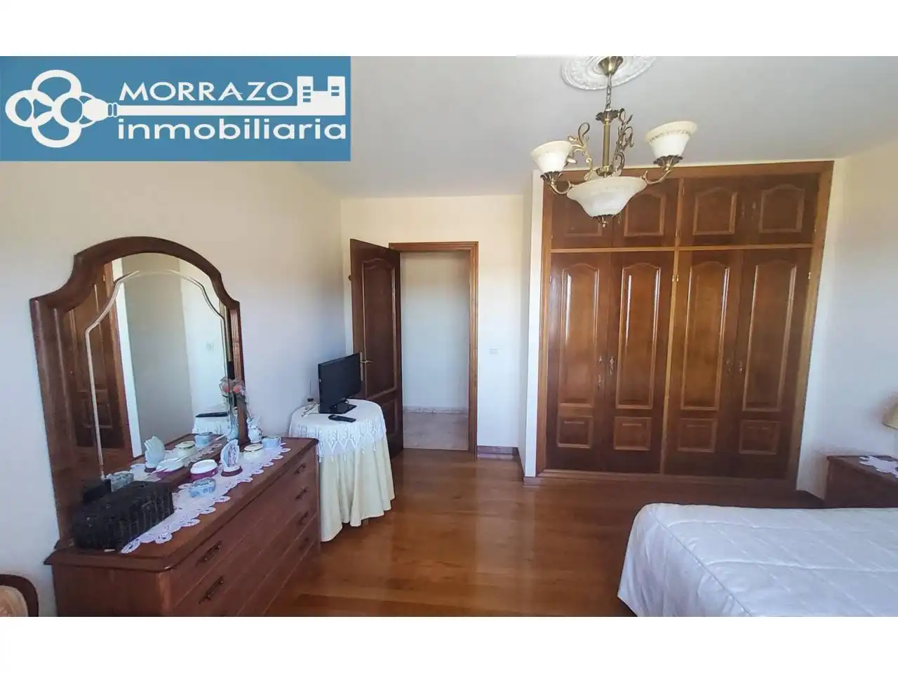 Dormitori de Casa o xalet en venda en Bueu amb Calefacció, Parquet i Moblat