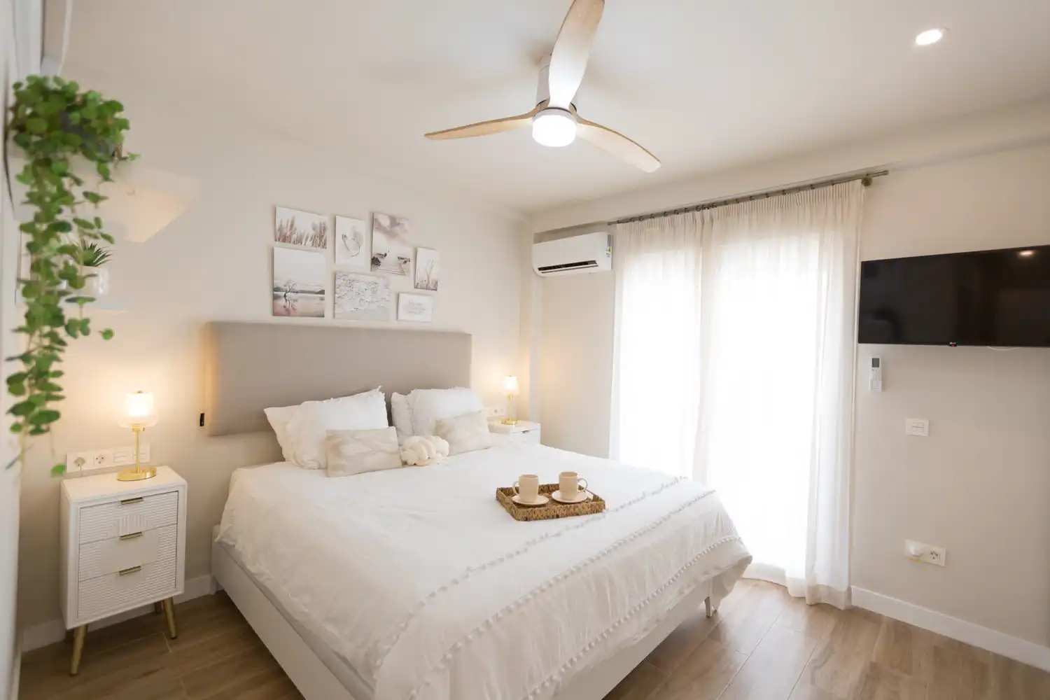 Bedroom of Apartments for sale in Marbella  with Air Conditioner, Terrace and Furnished