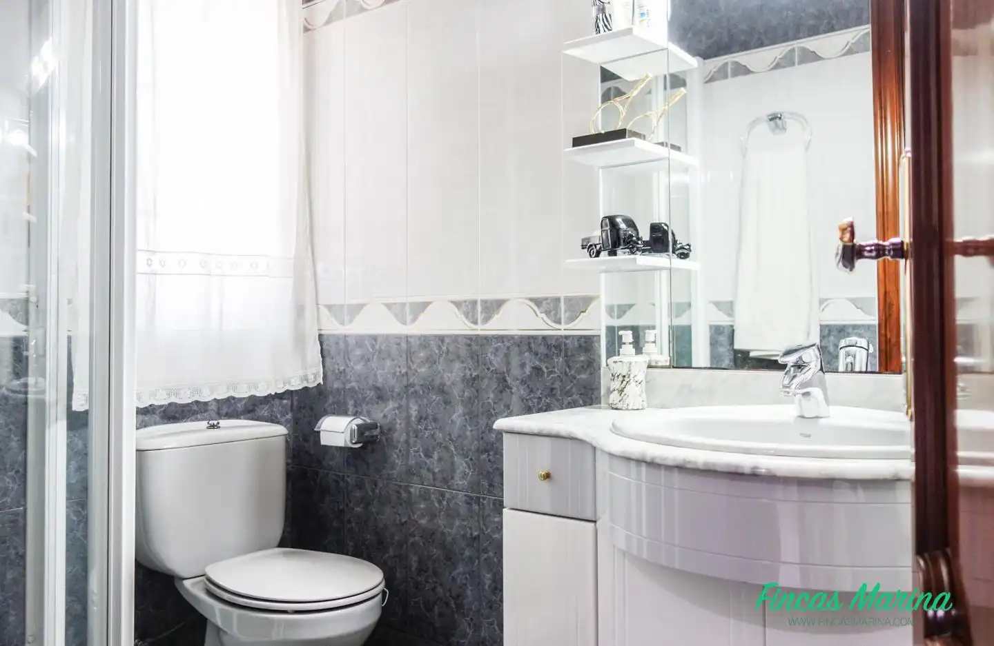 Bathroom of Houses for sale in Gavà  with Heating, Private garden and Parquet flooring
