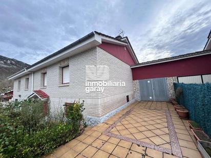 Vista exterior de Casa adosada en venda en Merindad de Montija amb Calefacció i Traster