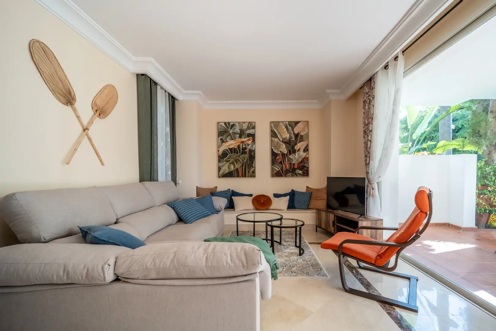 Living room of Ground floor for sale in Estepona  with Air Conditioner, Private garden and Terrace