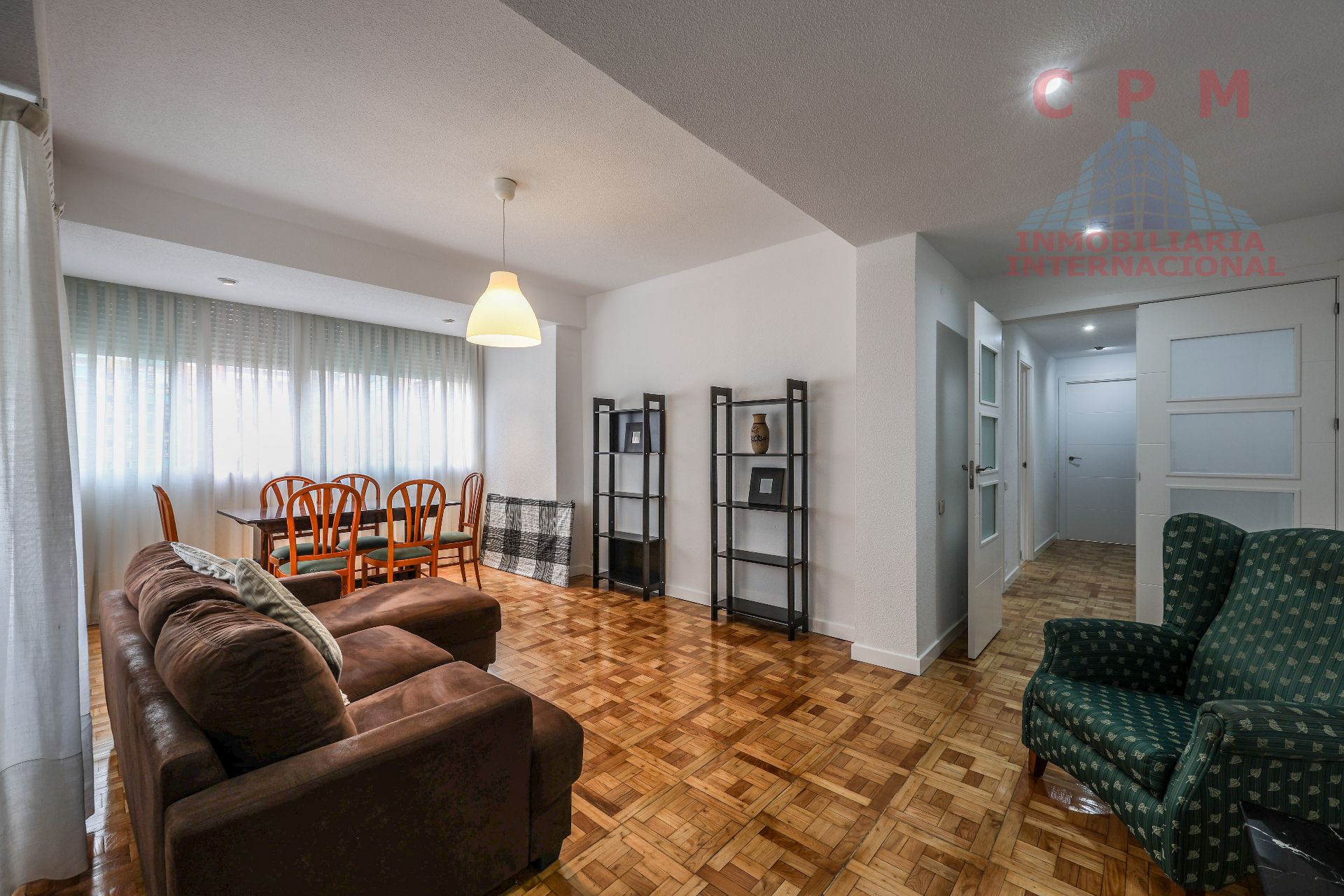 Living room of Flat to rent in  Madrid Capital  with Air Conditioner, Heating and Parquet flooring
