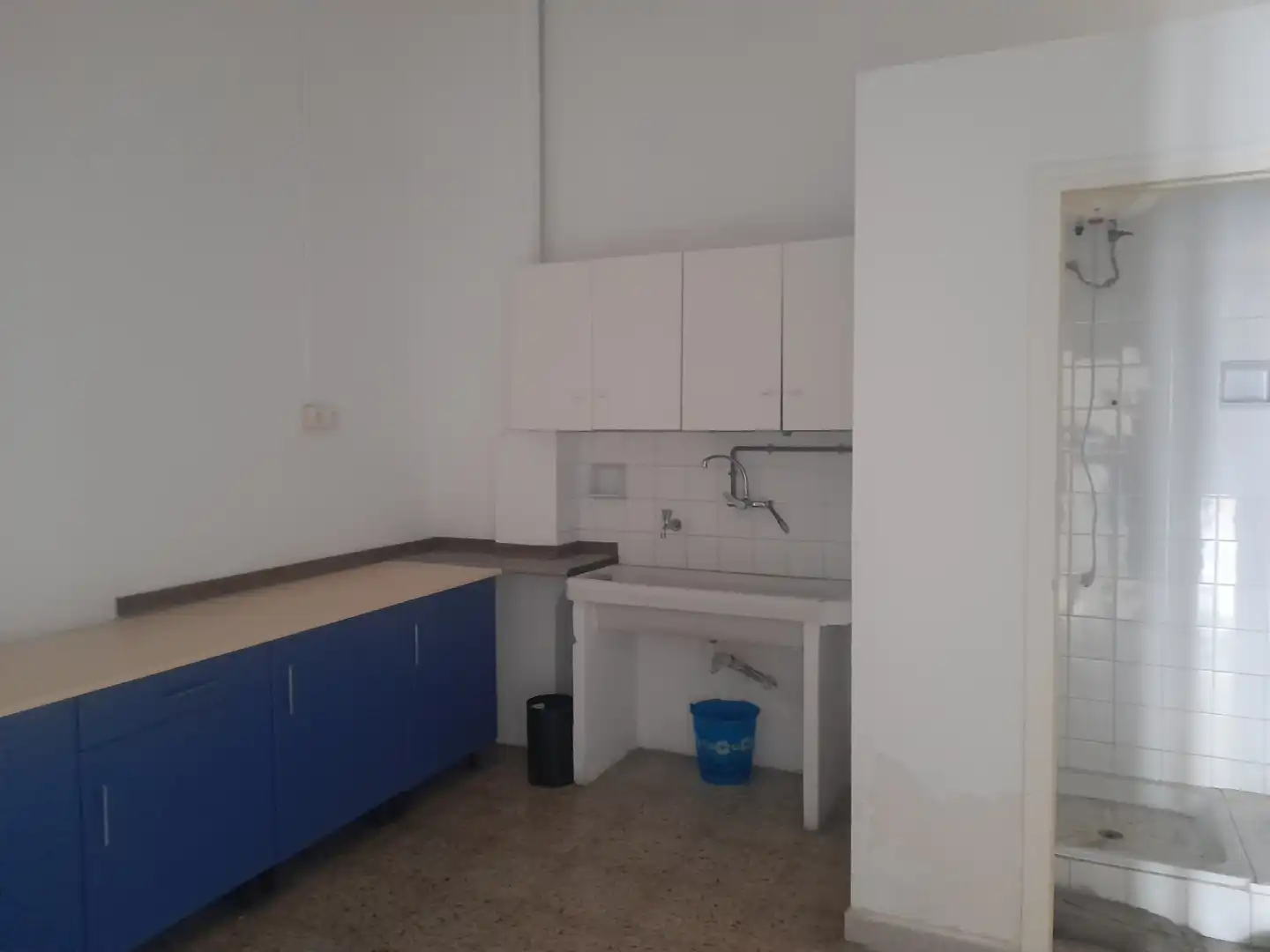 Cocina de Local de alquiler en L'Hospitalet de Llobregat con Aire acondicionado y Calefacción