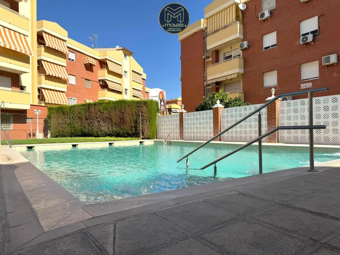 Piscina de Planta baja en venta en Linares con Aire acondicionado, Terraza y Amueblado