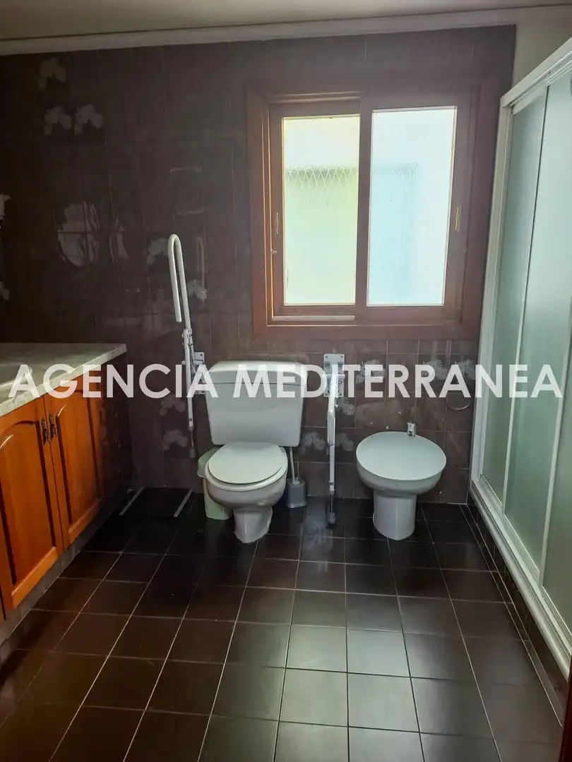 Bany de Pis en venda en Oliva amb Traster i Balcó