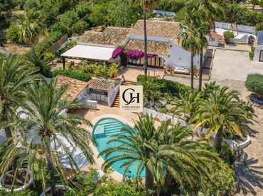 Villa con piscina in vendita a Partides comunes - Adsubia
