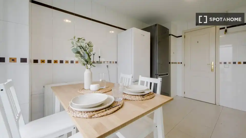 Cocina de Piso para compartir en Madrid con Aire acondicionado, Calefacción y Amueblado