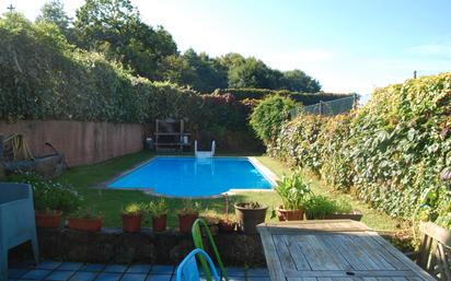 Piscina de Casa o xalet en venda en Ames amb Calefacció, Jardí privat i Parquet