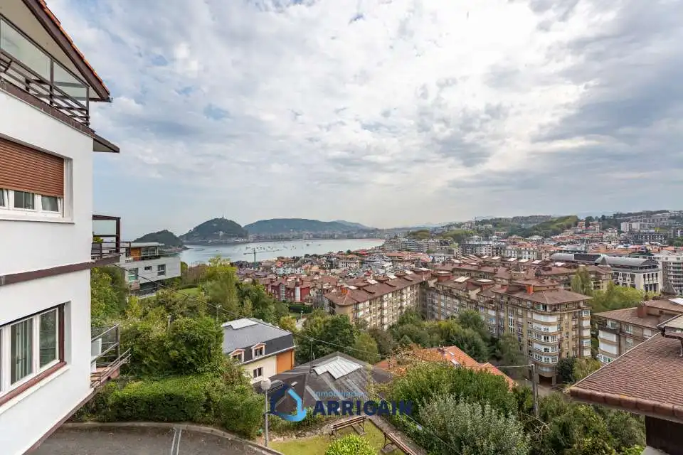 Vista exterior de Dúplex en venta en Donostia - San Sebastián  con Calefacción, Jardín privado y Terraza