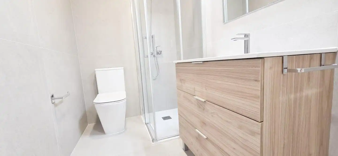 Bathroom of Ground floor for rent in Elche / Elx  with Air Conditioner and Furnished
