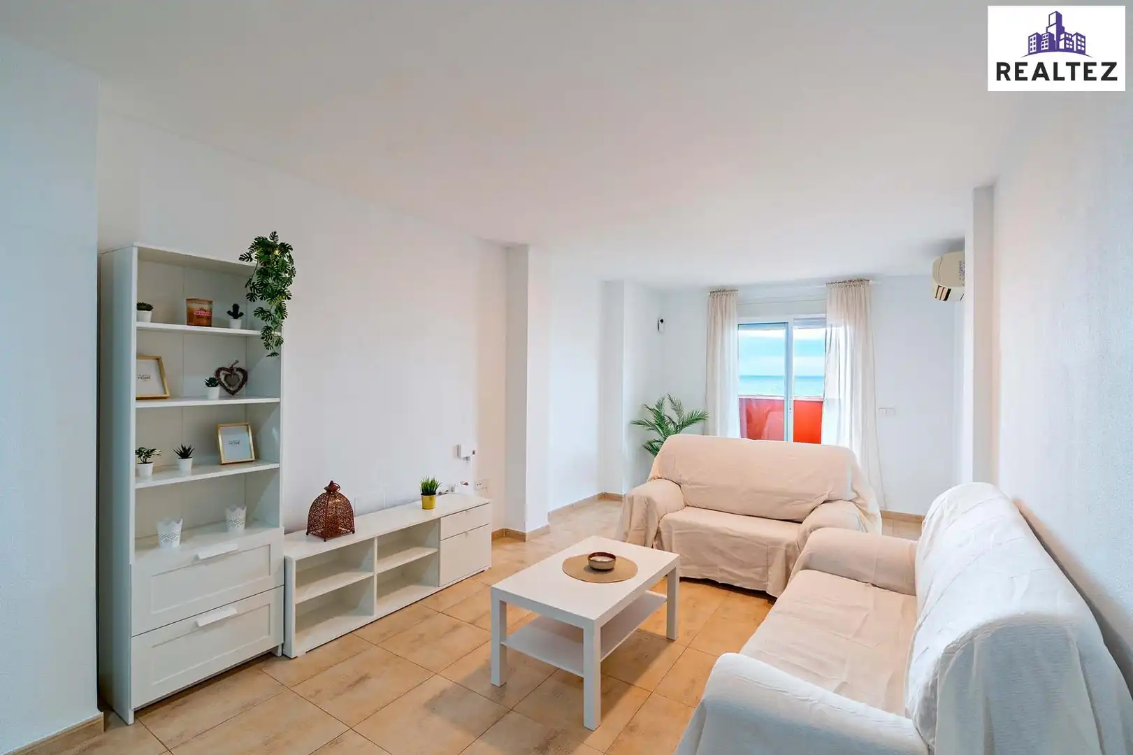 Sala de estar de Piso en venta en Roquetas de Mar con Aire acondicionado, Terraza y Amueblado