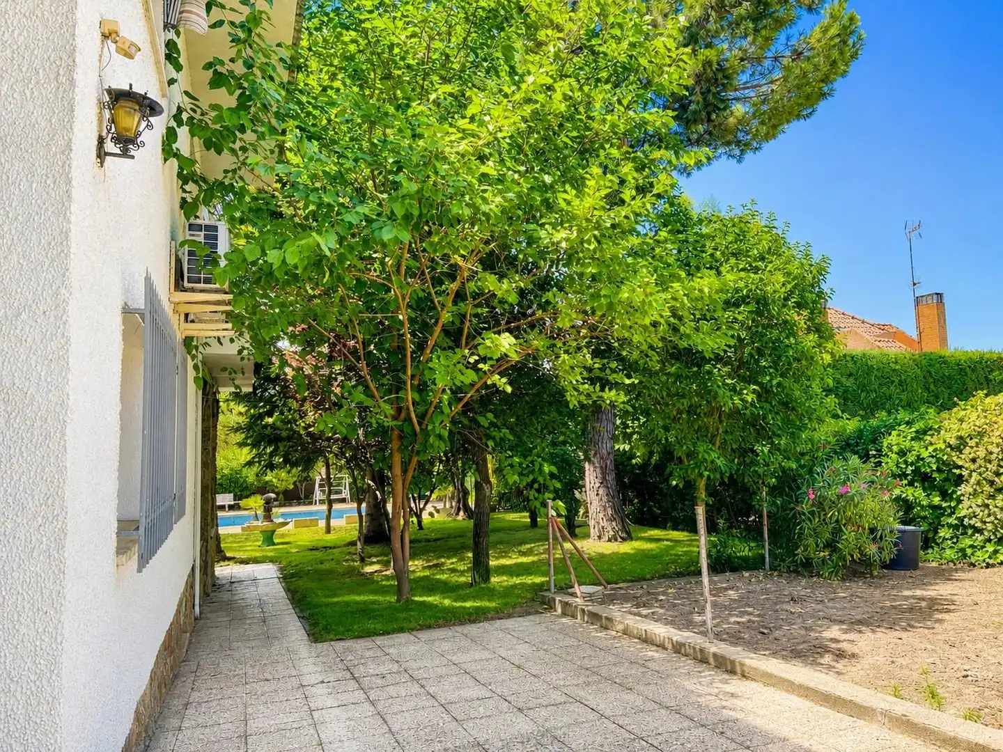 Vista exterior de Casa o chalet en venta en Villaviciosa de Odón con Aire acondicionado, Calefacción y Jardín privado