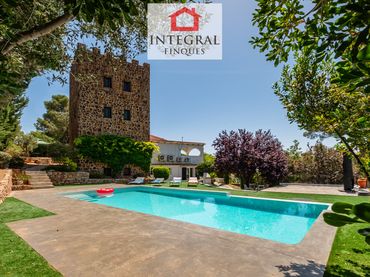 Xalet amb piscina en venda a Vall-llobrega