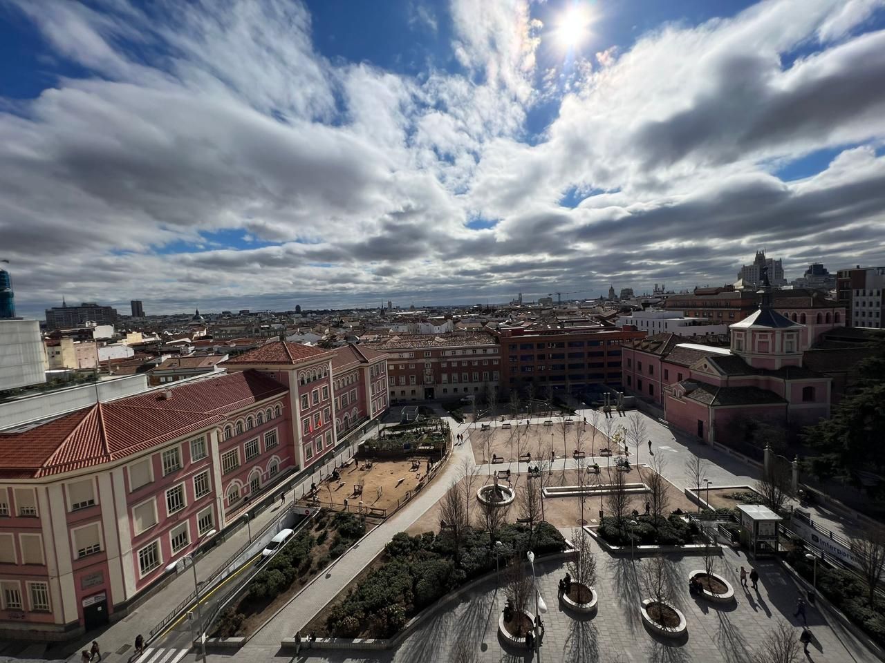 Vista exterior de Apartament de lloguer en  Madrid Capital amb Piscina