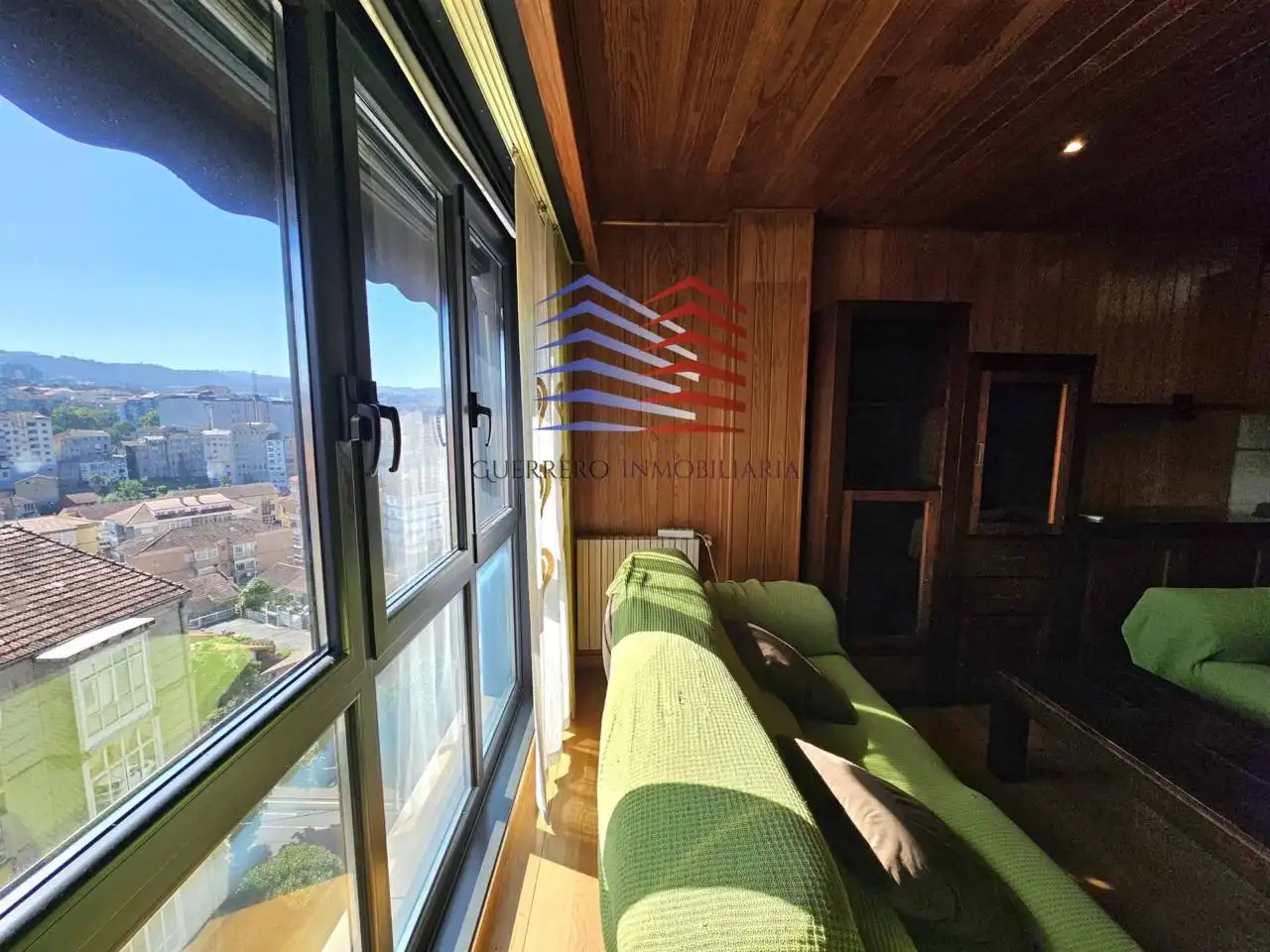 Dormitori de Dúplex de lloguer en Ourense Capital  amb Calefacció, Parquet i Terrassa