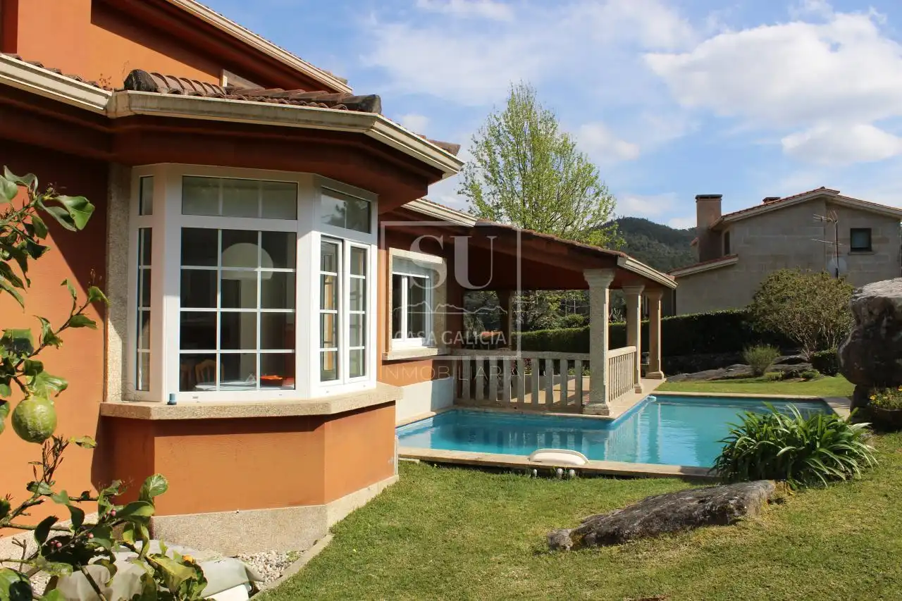 Vista exterior de Casa o xalet en venda en Baiona amb Calefacció, Jardí privat i Terrassa