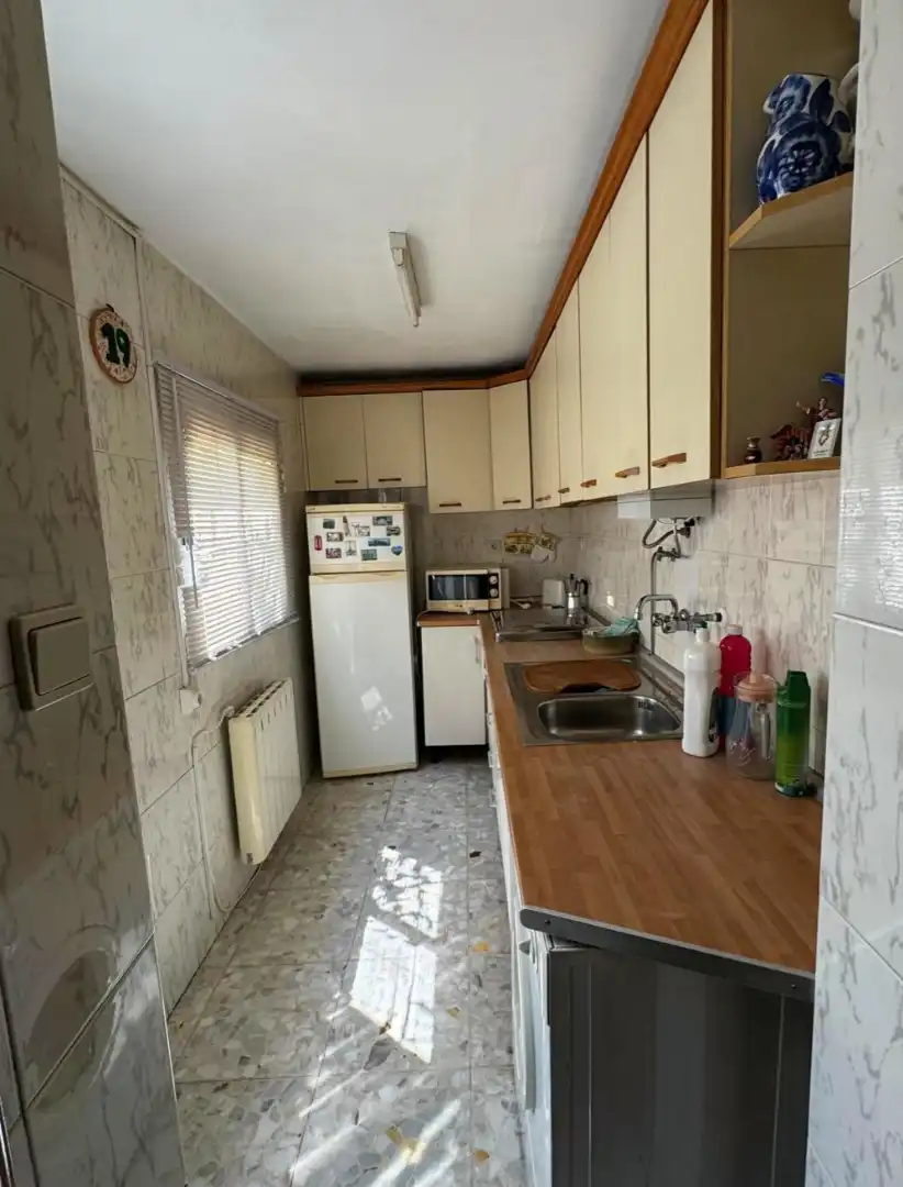 Cuina de Casa adosada en venda en Puertollano amb Moblat