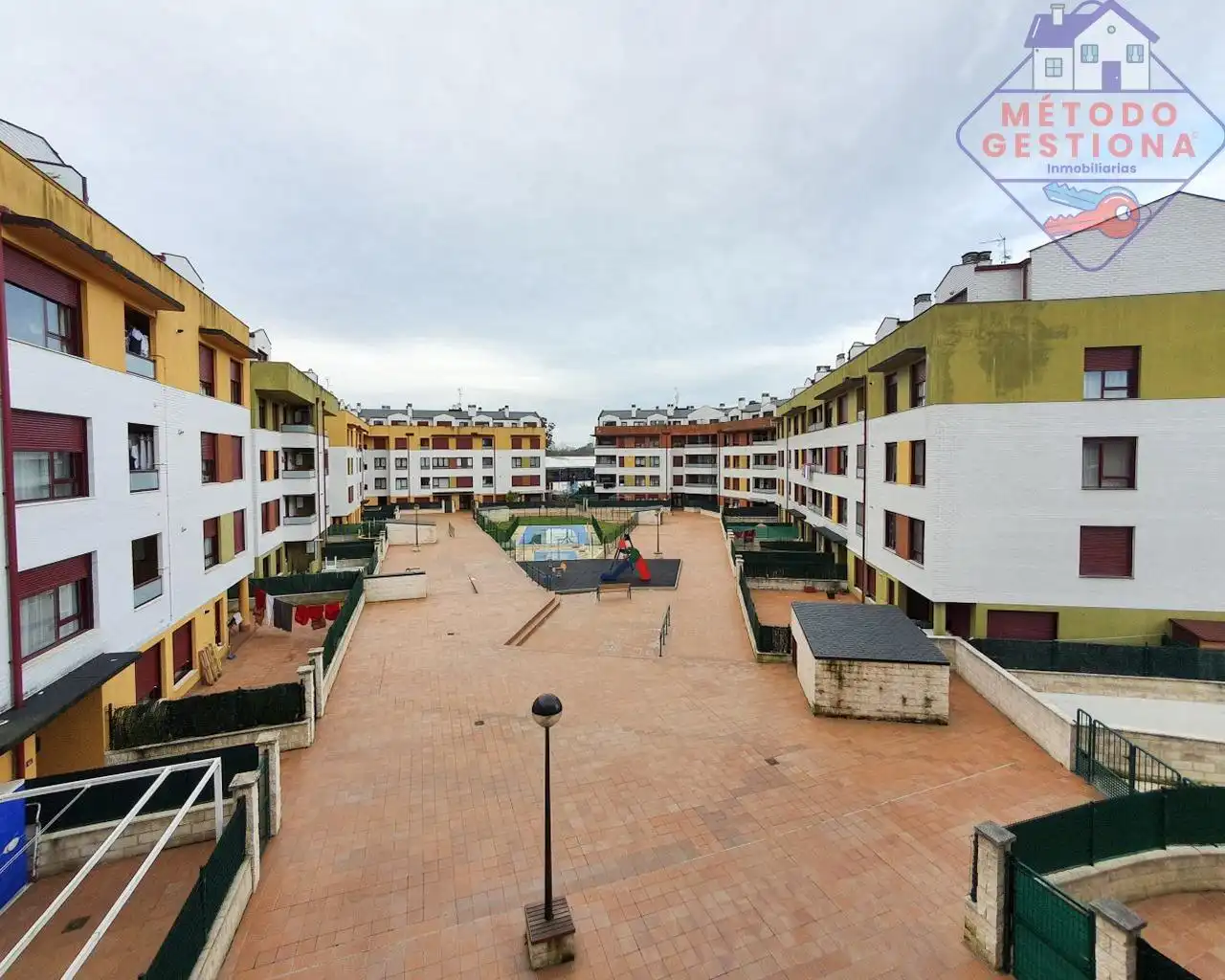 Vista exterior de Piso en venta en Entrambasaguas con Calefacción, Balcón y Piscina comunitaria