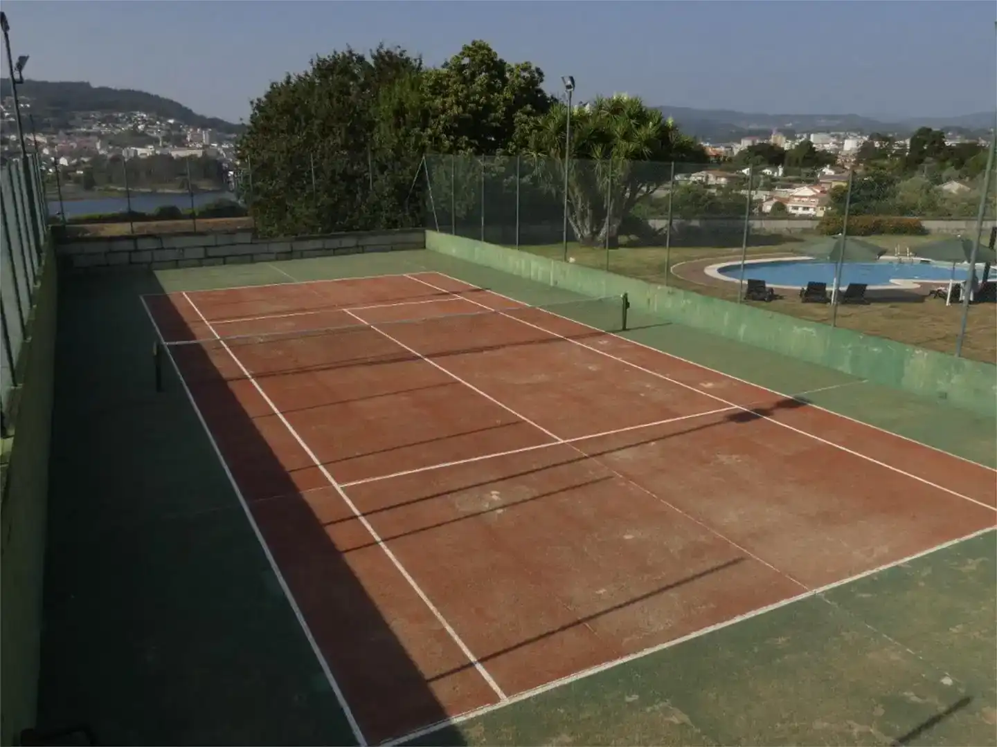 Piscina de Pis en venda en Pontevedra Capital  amb Jardí privat, Parquet i Piscina