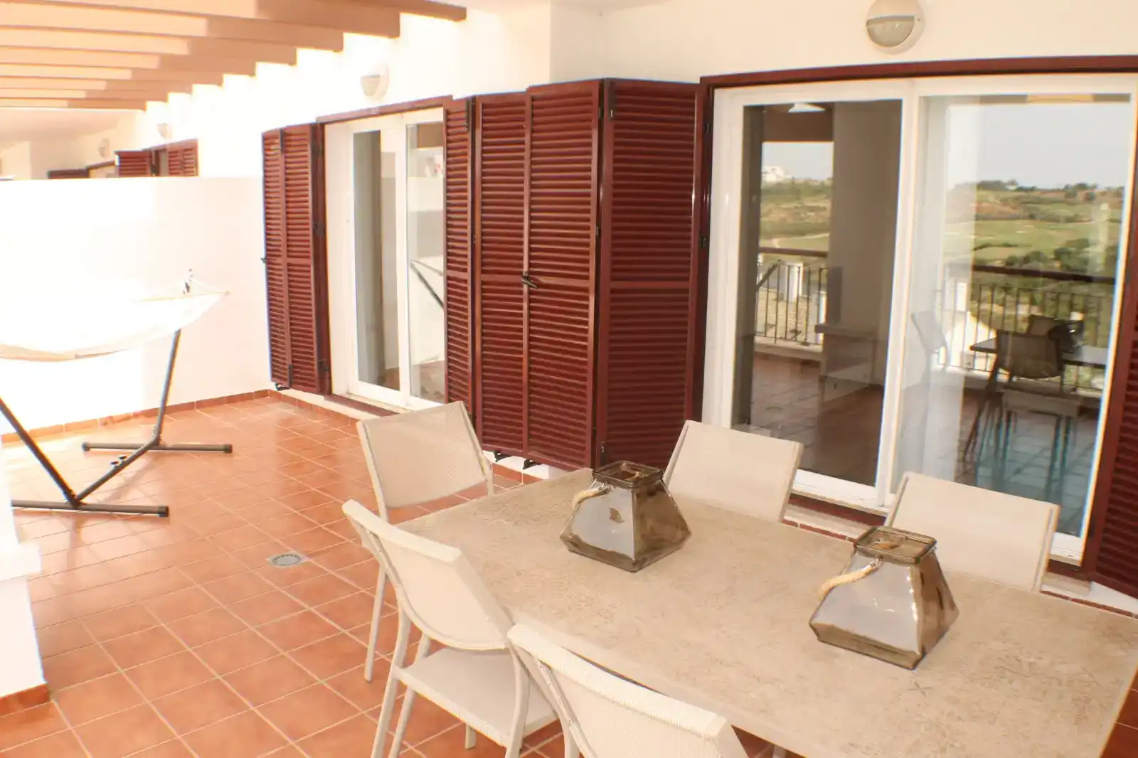 Terrasse von Wohnung zur Miete in La Alcaidesa mit Klimaanlage, Schwimmbad und Balkon