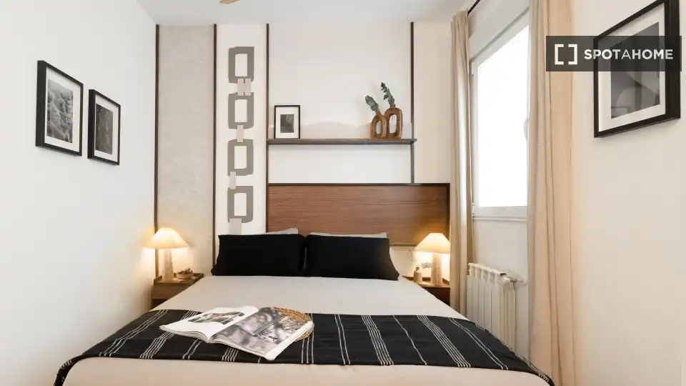Bedroom of Flat for rent in Madrid  with Air Conditioner, Heating and Furnished
