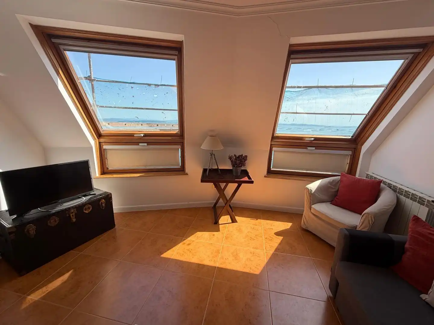 Sala de estar de Piso en venta en Ribeira con Calefacción, Trastero y Amueblado