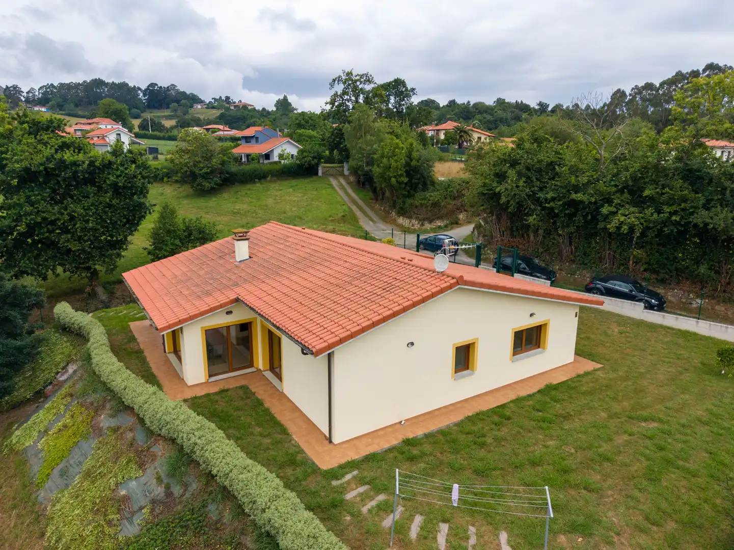 Vista exterior de Casa o xalet en venda en Ribadesella amb Calefacció, Jardí privat i Terrassa