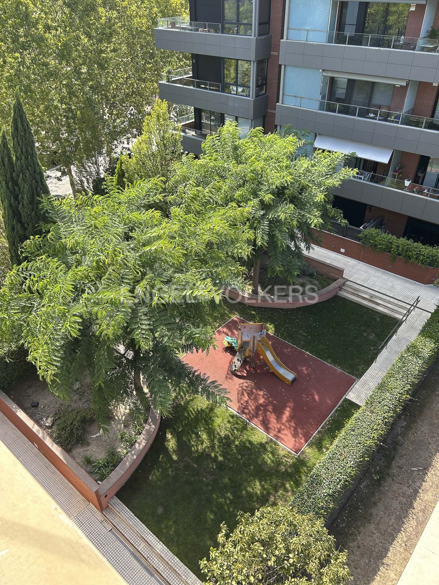 Vista exterior de Àtic de lloguer en Sant Cugat del Vallès amb Aire condicionat, Calefacció i Parquet