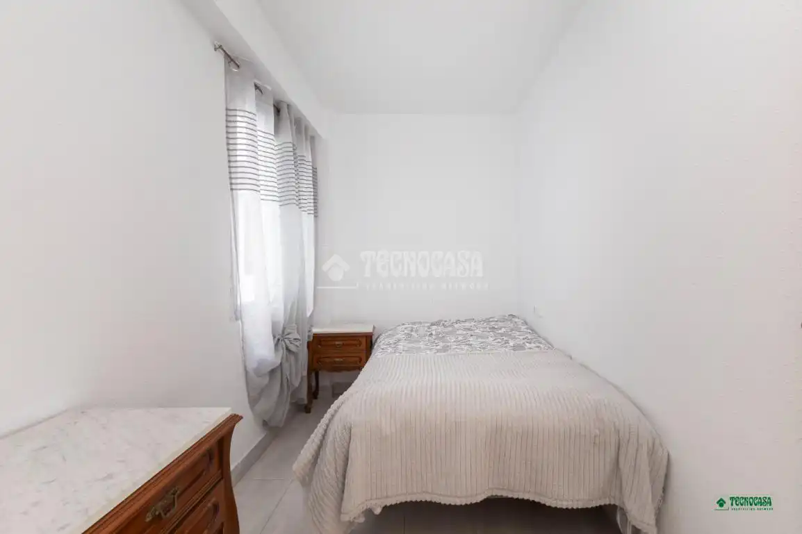 Schlafzimmer von Wohnung zum Verkauf in Almería mit Klimaanlage und Heizung