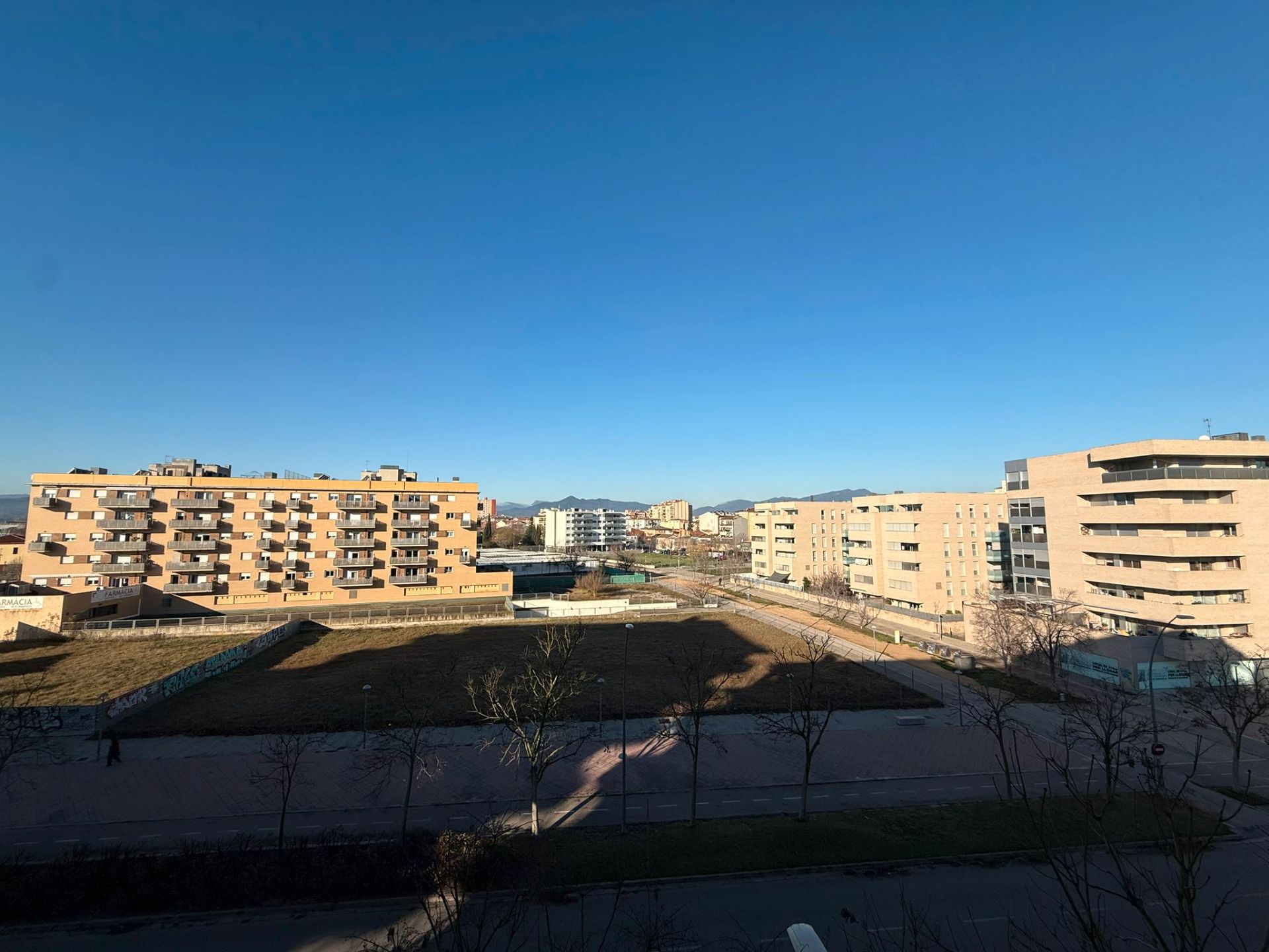 Vista exterior de Pis en venda en Salt amb Aire condicionat, Calefacció i Forn