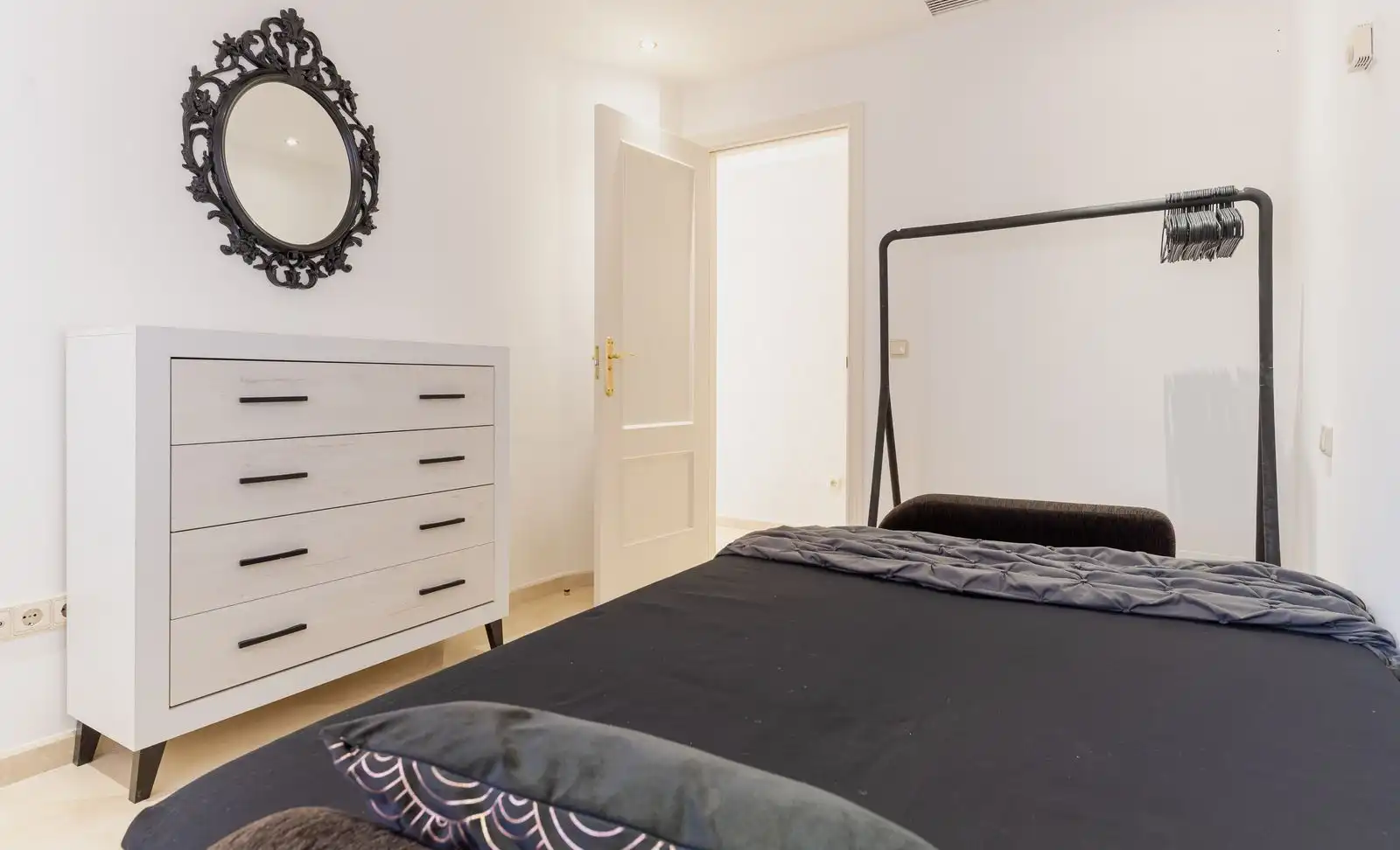 Apartamento con piscina en venta en Estepona Pueblo, imagen 27