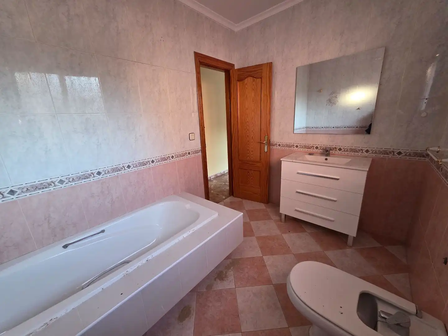 Bany de Casa o xalet en venda en Alhaurín de la Torre amb Aire condicionat, Calefacció i Jardí privat
