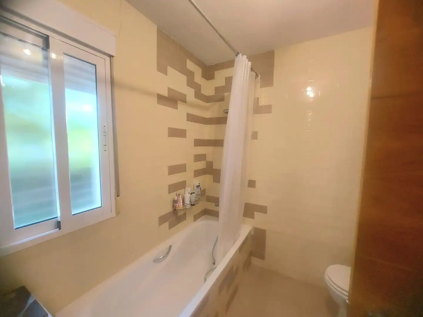 Baño de Casa o chalet en venta en La Guardia de Jaén con Aire acondicionado, Calefacción y Jardín privado